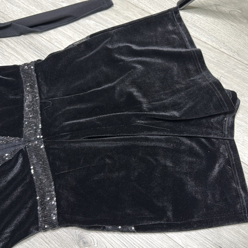 NIGHT OUT ROMPER🖤 - Picture 5 of 7